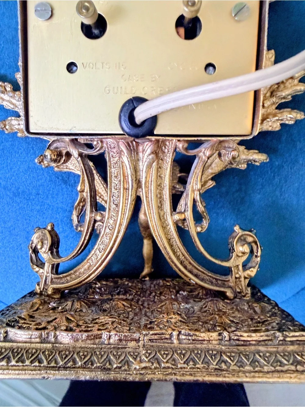 Vintage Guilded Crest Gold Ornate Mantel Clock - Elegant Home Wall Decor